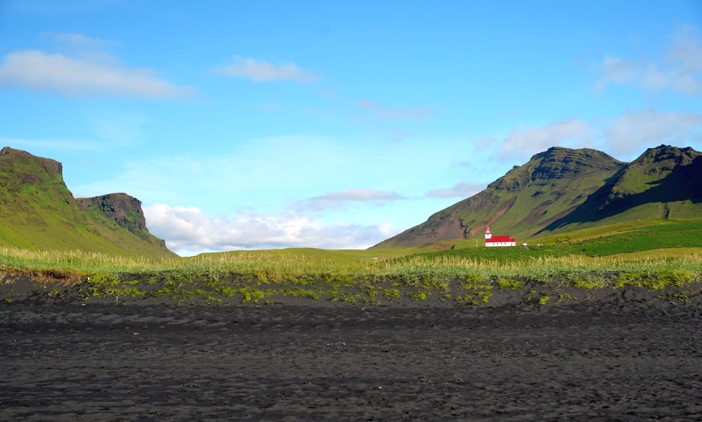 Black_Sand_Beach_Vik_slider_1733394931.jpg