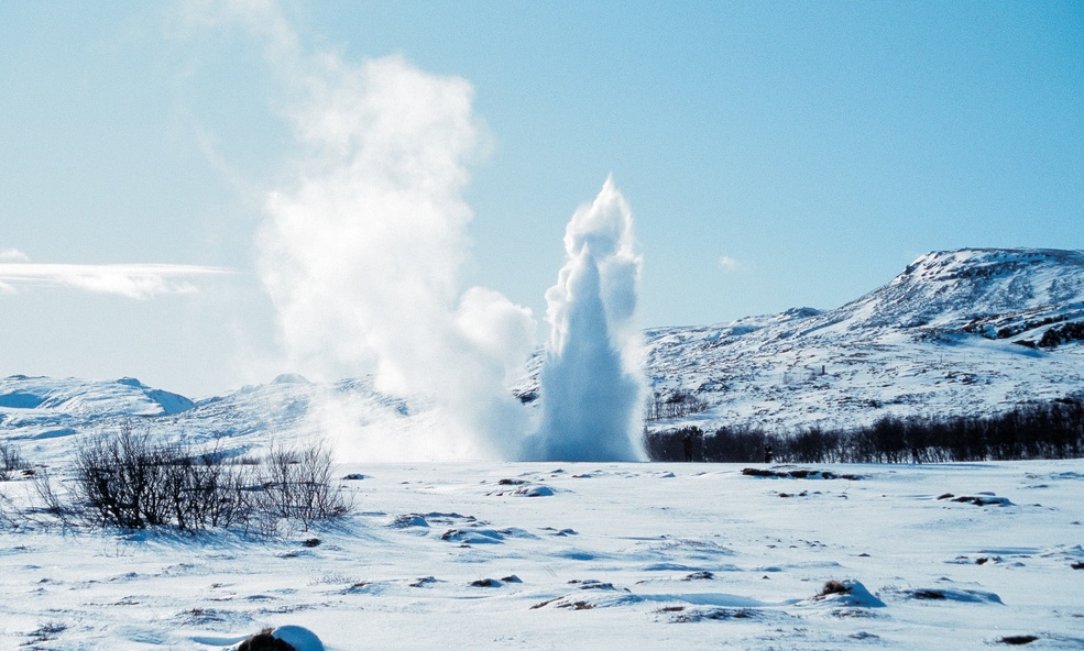 Geysir_Winter_visit_iceland-f56837d0454fcb80_slider_1736238721.jpg