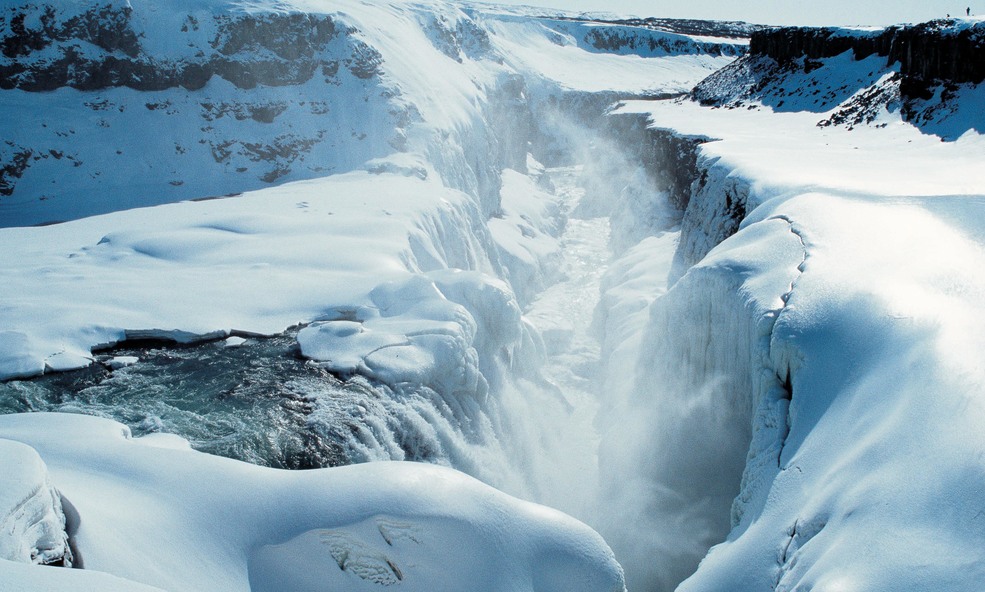 Gullfoss_Winter_visit_iceland-d995c8f02557ec35_slider_1736241486.jpg