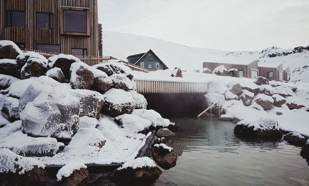 HB_Baths_CR_1223-UNL-17_slider_1749819916.jpg
