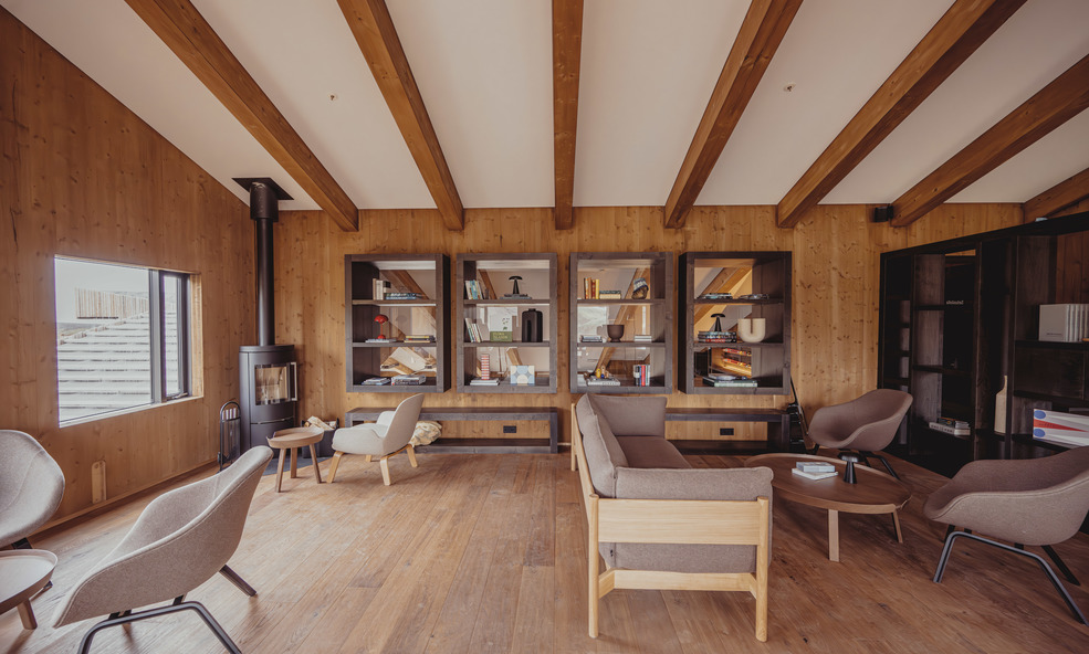 HB_CommonAreas_Lounge_CRL_0723-UNL-17_slider_1749819919.jpg