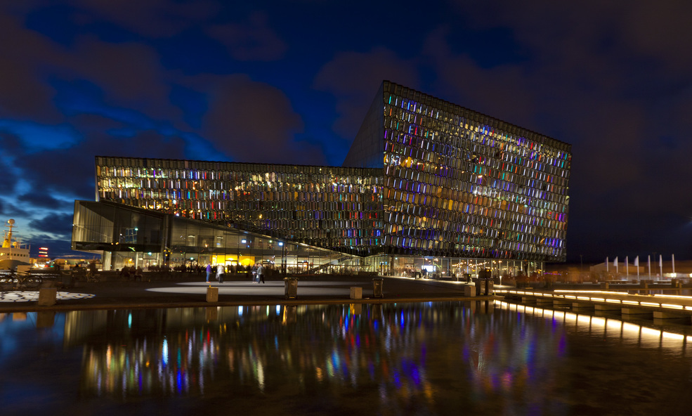 Harpa_Reykjavik_Nacht_visit_iceland-8d6c57bf6b5b76a1_slider_1736322992.jpg