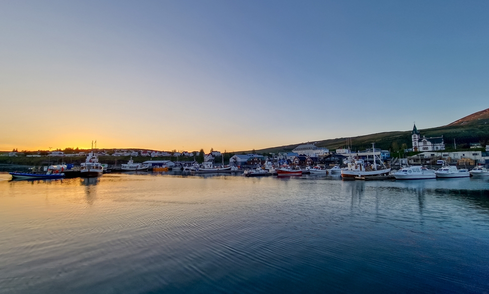 Husavik_Mitternachtssonne_slider_1734338520.jpg