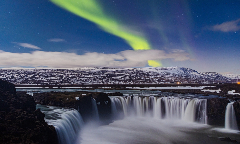 Northern_Lights_-_GoafossRgnvaldur_Mr_Helgason_-_Visit_North_Iceland_slider_1732869373.jpg