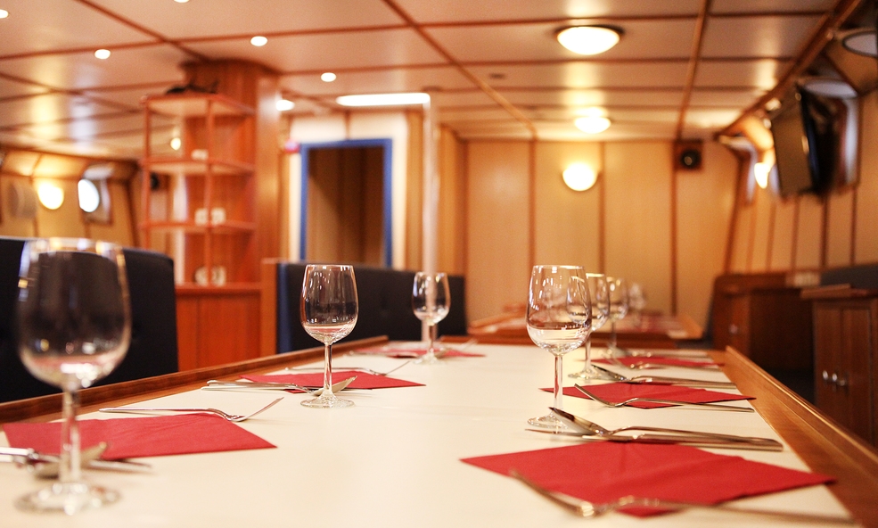 Rembrandt_van_Rijn_dining__Monica_Salmang-Oceanwide_Expeditions_2.jpg_Monica_Salmang_slider_1750430280.jpg