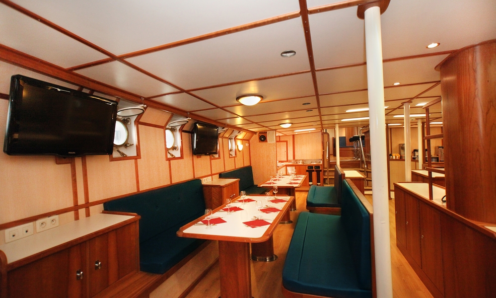 Rembrandt_van_Rijn_dining__lecture_room__Monica_Salmang-Oceanwide_Expeditions_1.jpg_Monica_Salmang_slider_1750429839.jpg