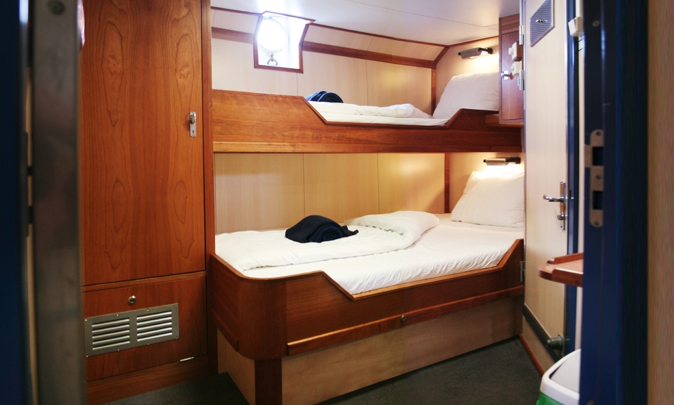 Twin_Private_Porthole_Rembrandt_van_Rijn_Geert_Kroes_slider_1750430282.jpg